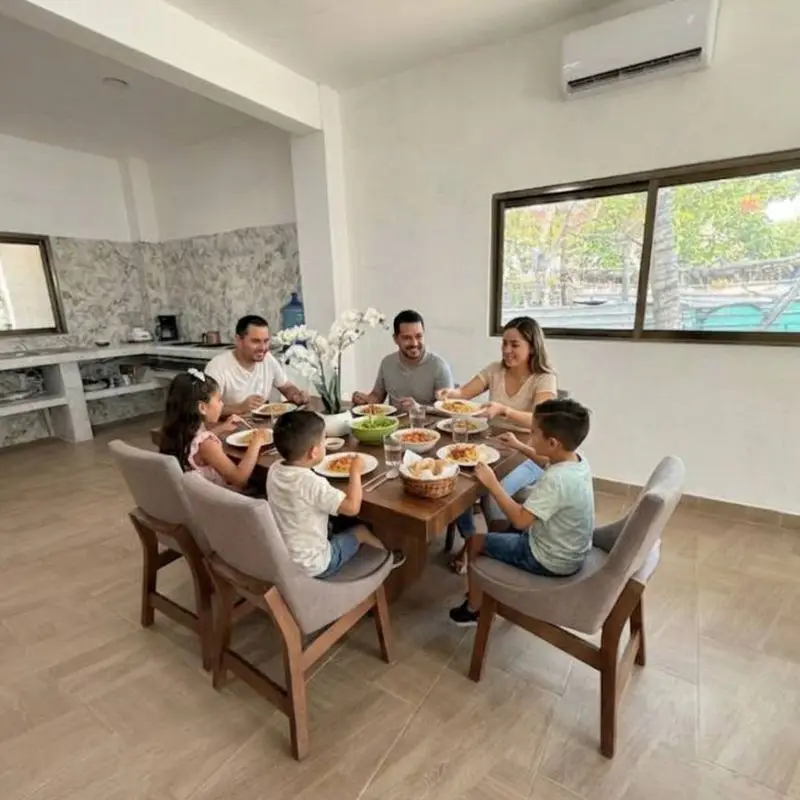 Comedor familiar espacioso en Casa de Playa Los Jarochos, Chachalacas
